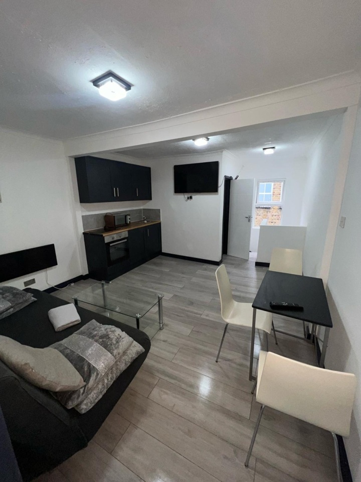 1 Bed Flat, Lever Street, EC1V photo 3