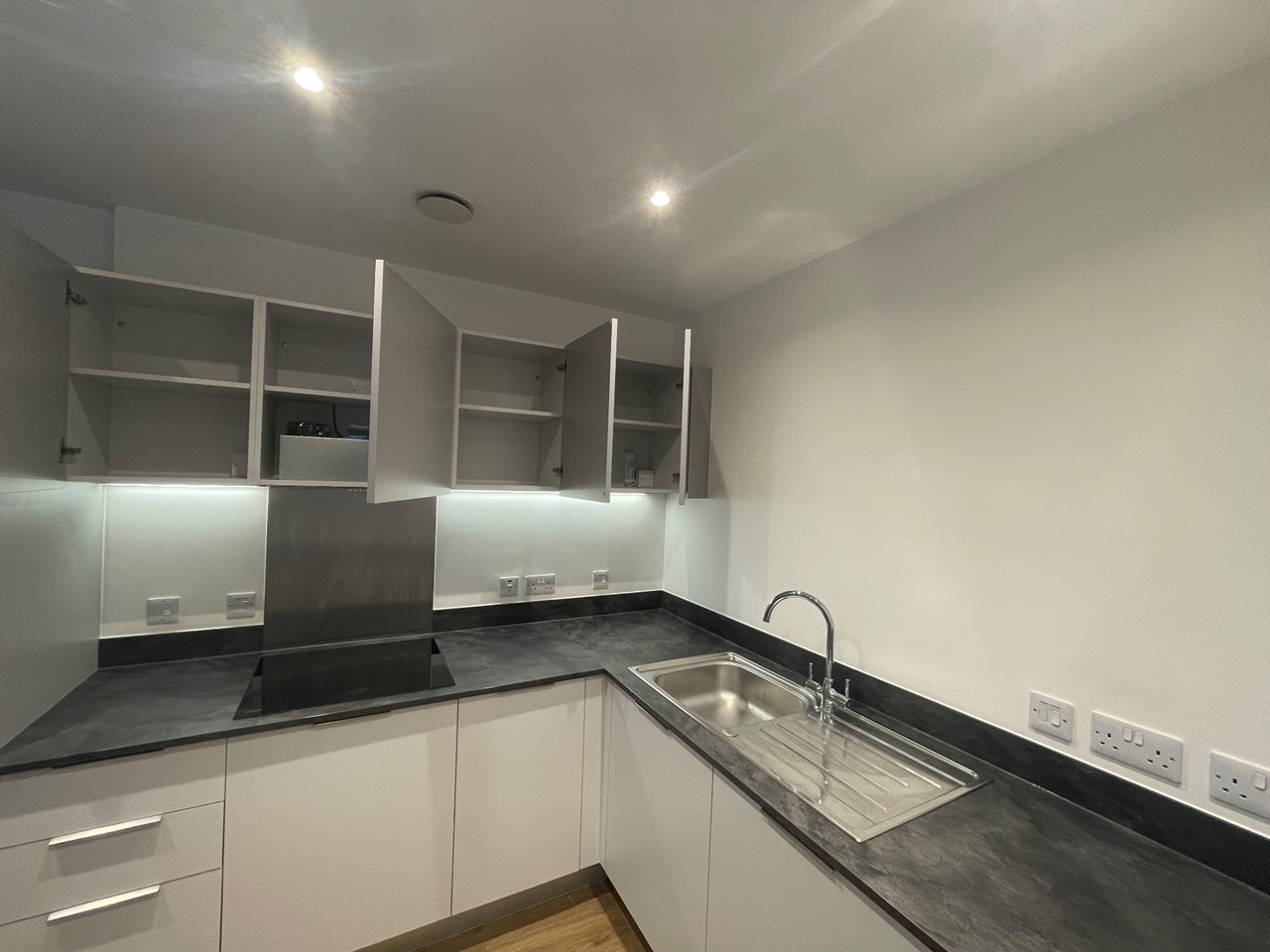1 Bed Flat, Treasure House, B1 photo 5