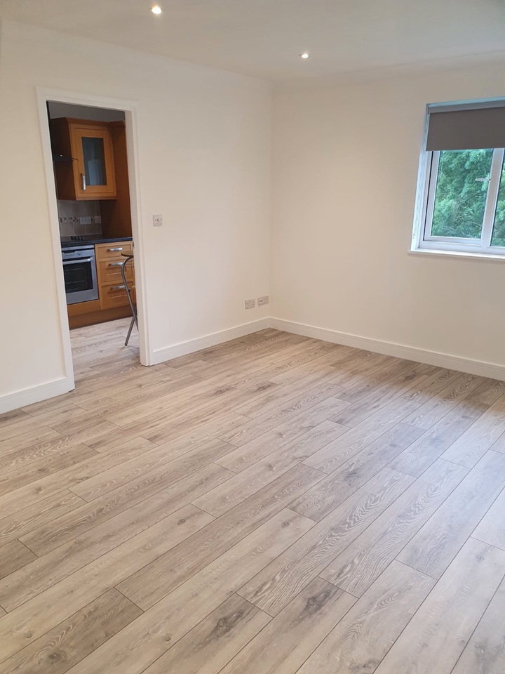 2 Bed Flat, Eldridge Close, OX14 photo 3