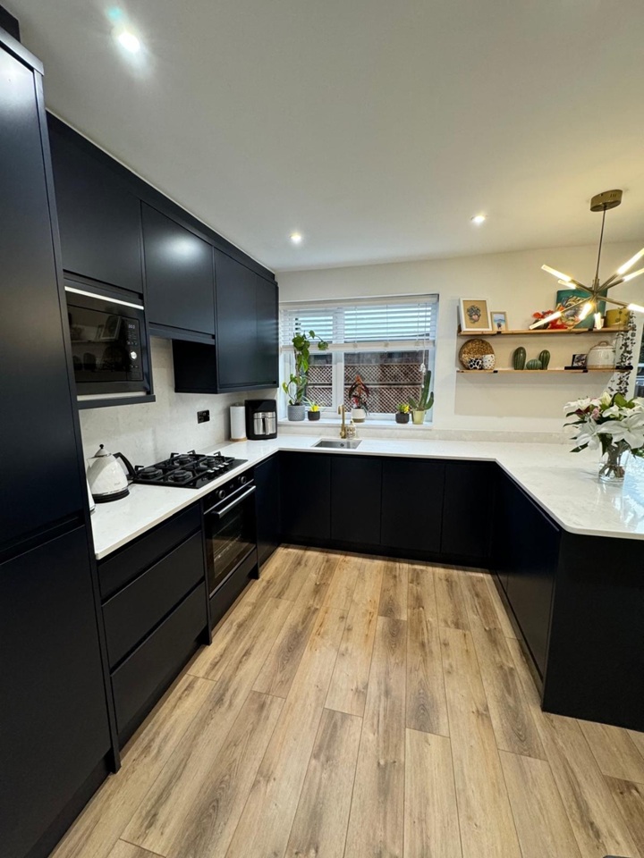 2 Bed Semi-Detached House, Spen Crescent, LS16