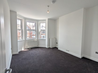 3 Bed Flat, Woodcote Road, SM6