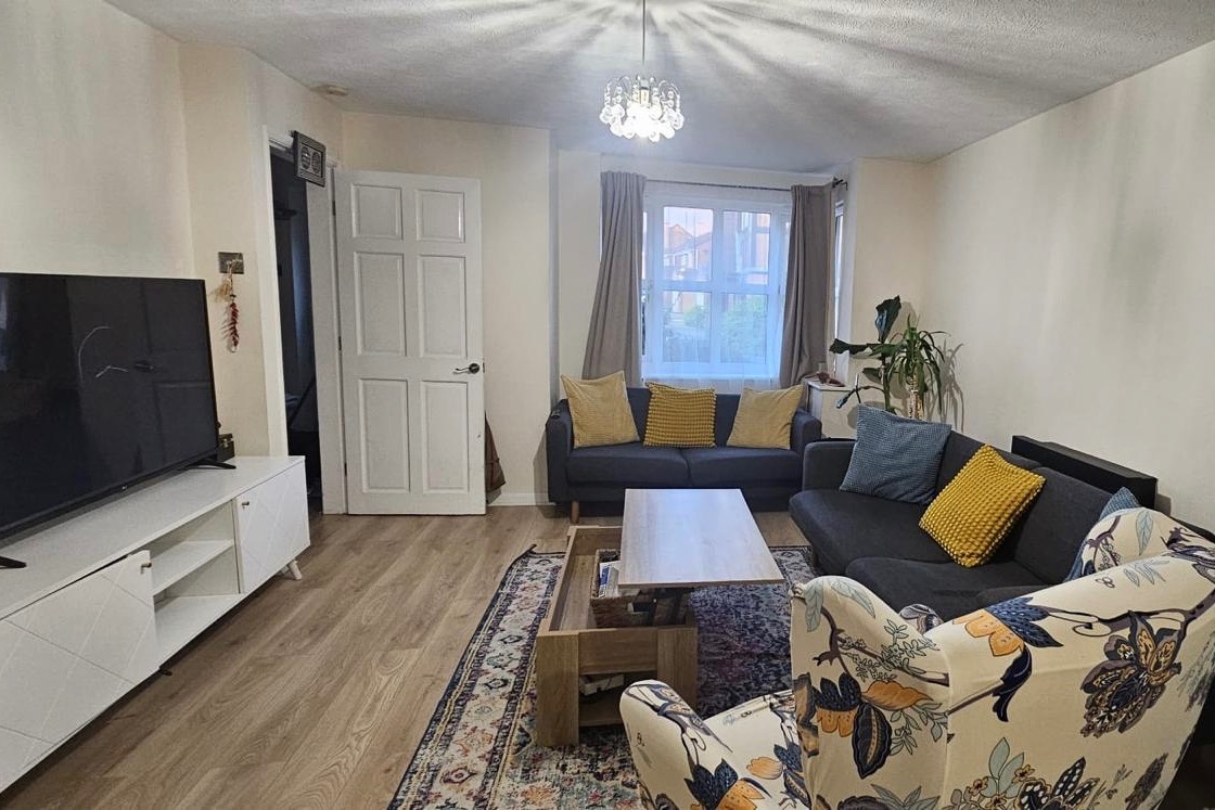 3 Bed Detached House, Dorset Gardens, NG2 photo 2