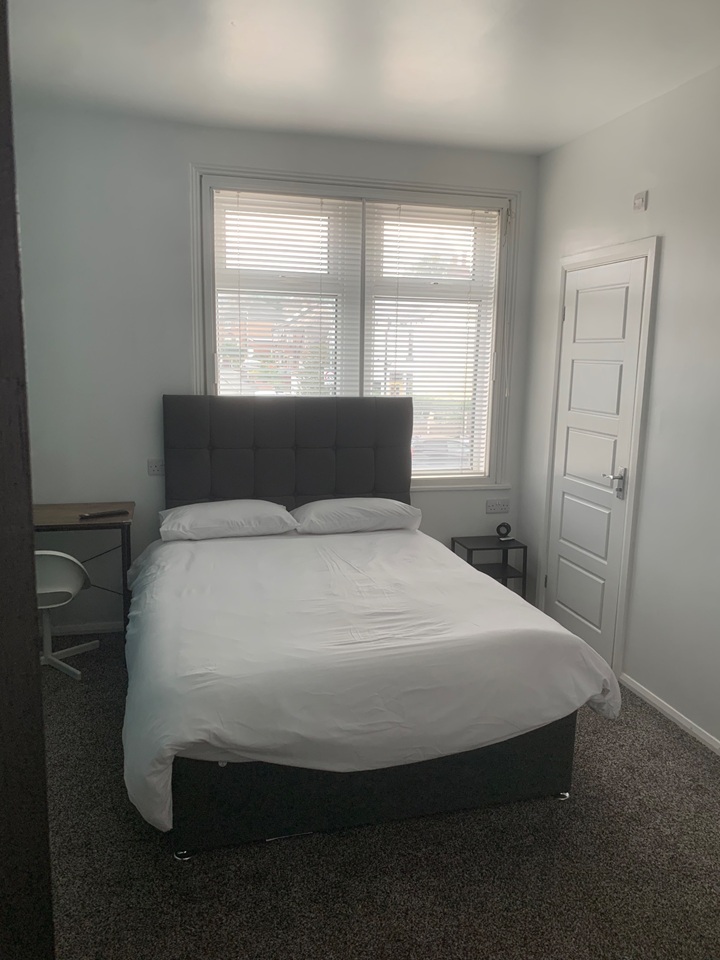 4 Bed End Terrace, Low Lane, LS18