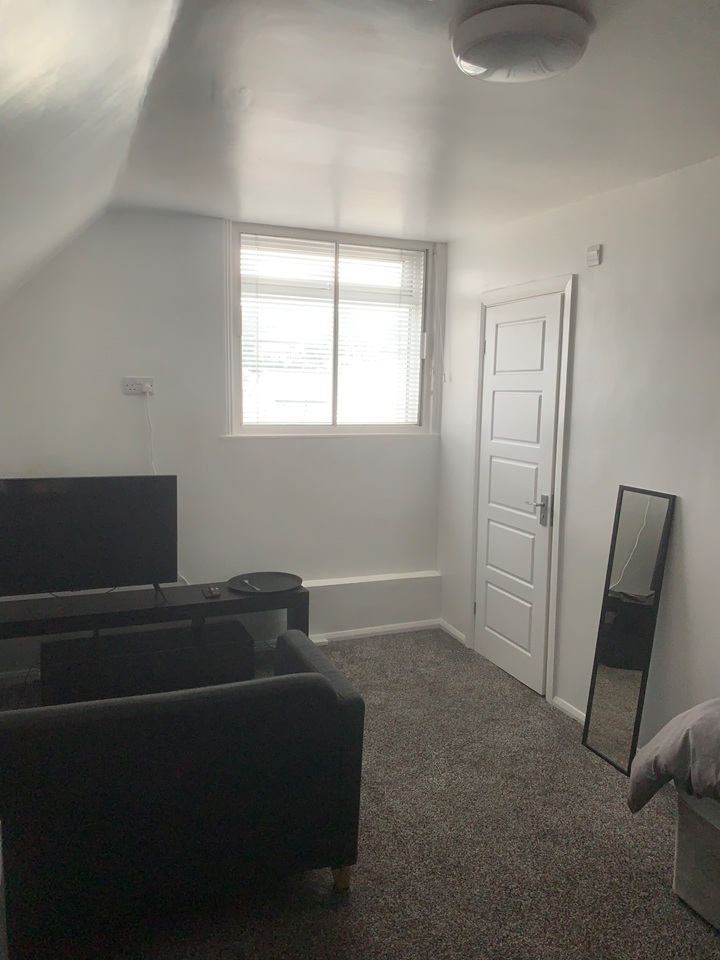 4 Bed End Terrace, Low Lane, LS18 photo 4