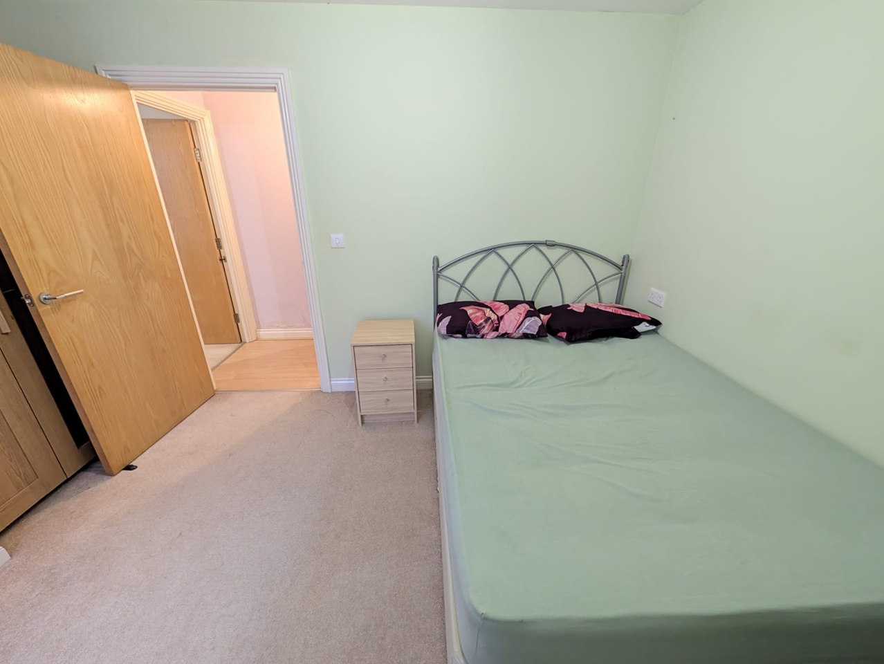 2 Bed Flat, Watkin Road, LE2 photo 3