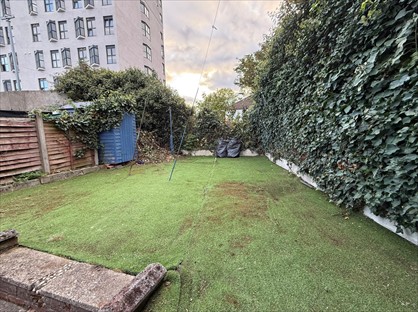 4 Bed Semi-Detached House, Tenby Close, RM6