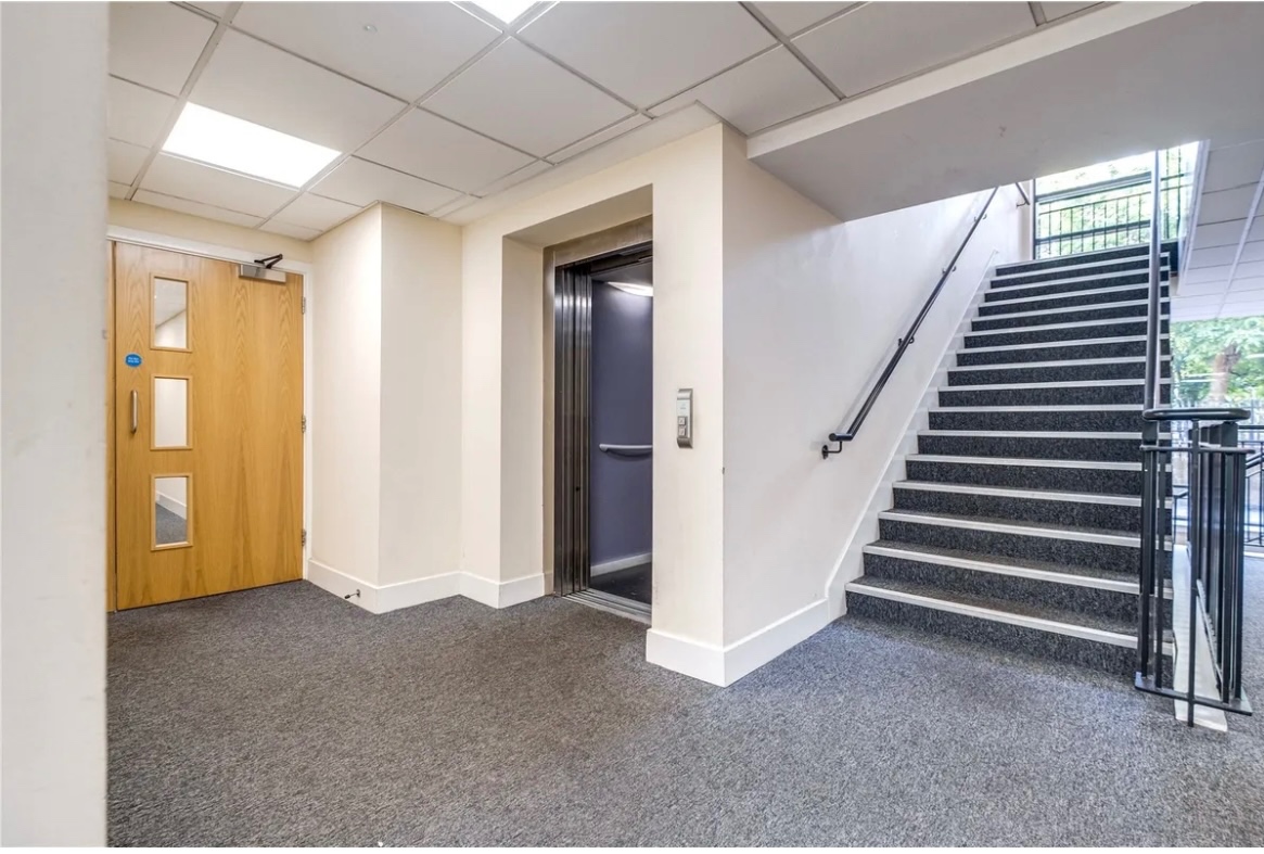 2 Bed Flat, Regal Court, B15 photo 2