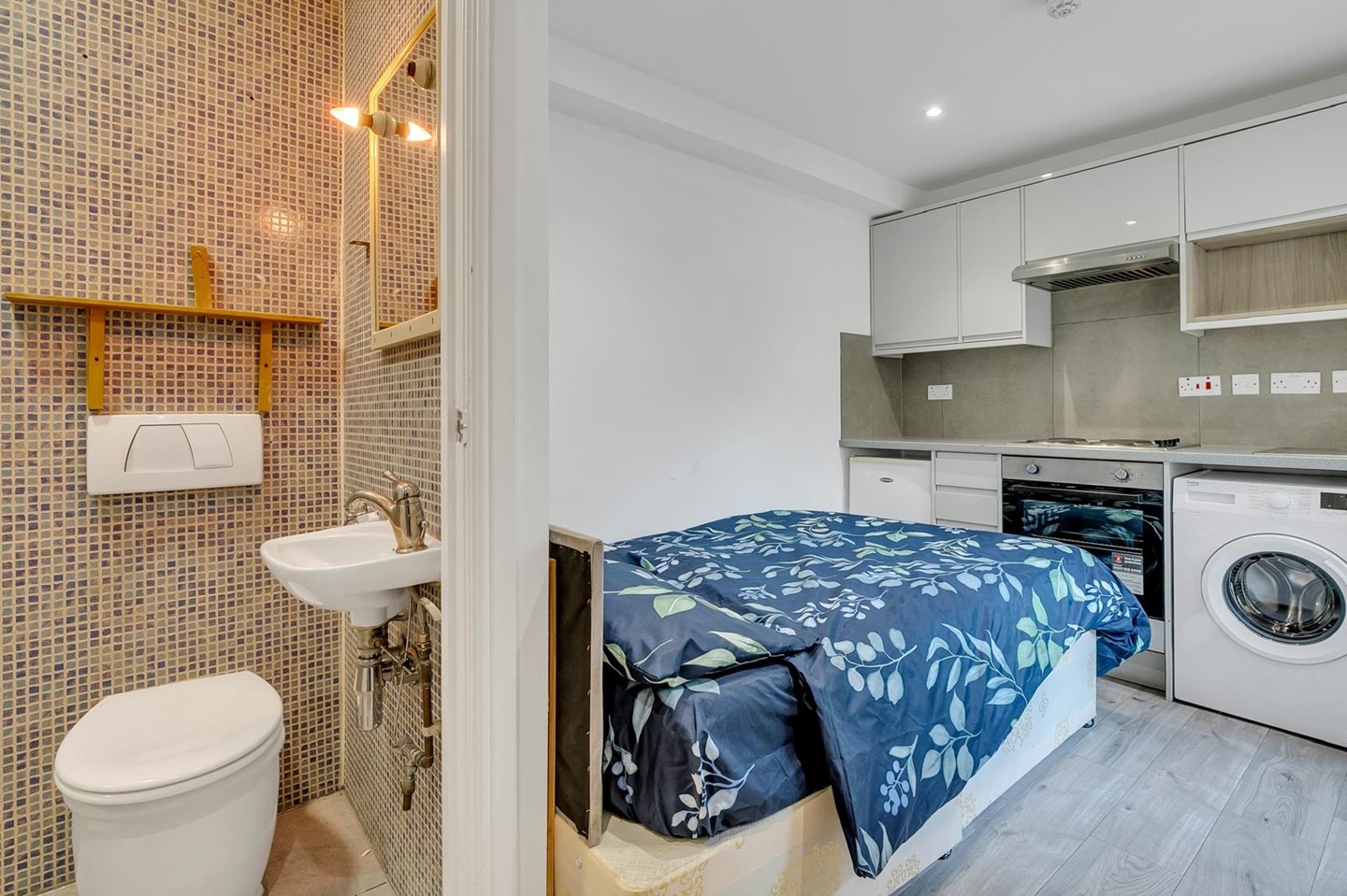Studio Flat, Edgware Road, W2 photo 3