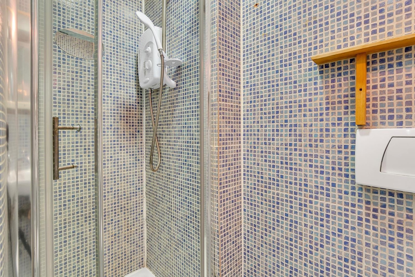 Studio Flat, Edgware Road, W2 photo 5