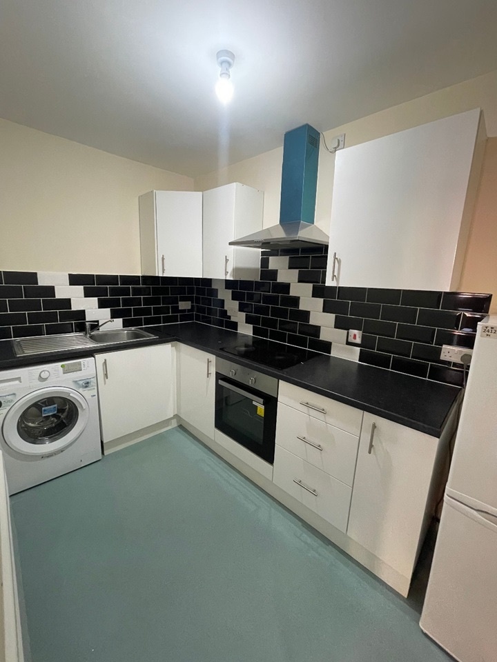 1 Bed Flat, Roundhay Road, LS8 photo 4