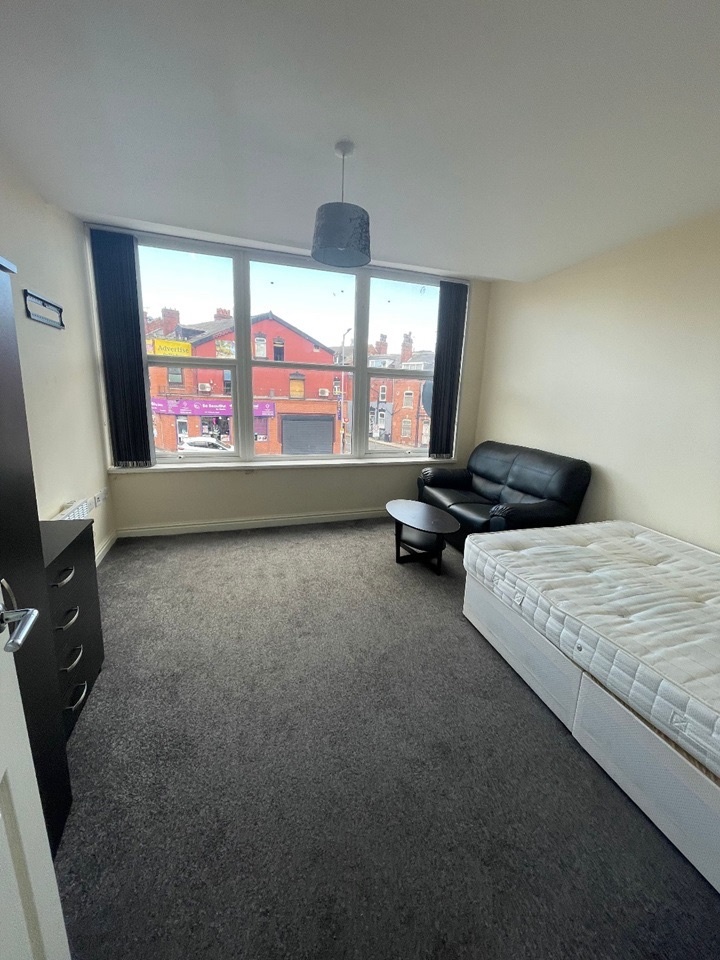 1 Bed Flat, Roundhay Road, LS8