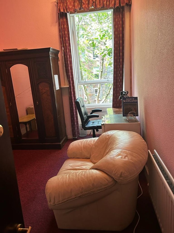 Room in a Shared Flat, Carrington St, G4