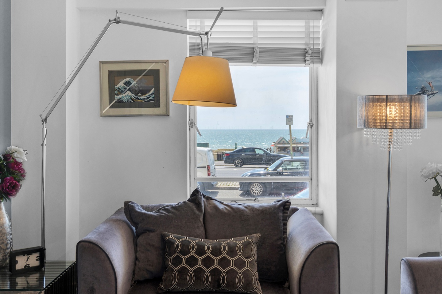 3 Bed Flat, Embassy Court, BN1 photo 4