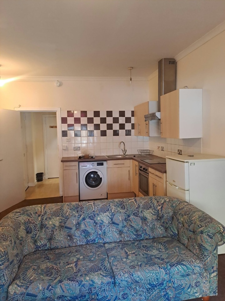 1 Bed Flat, Glasgow, G31 photo 2