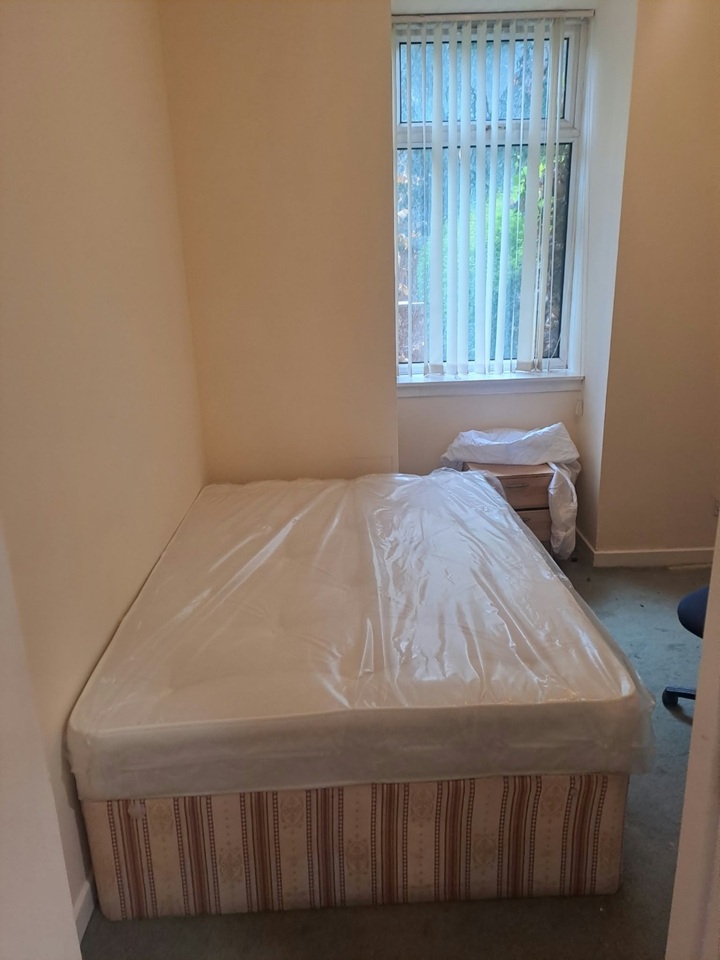 1 Bed Flat, Glasgow, G31 photo 5