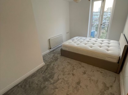 Room in a Shared Flat, Hallmark Court, E14