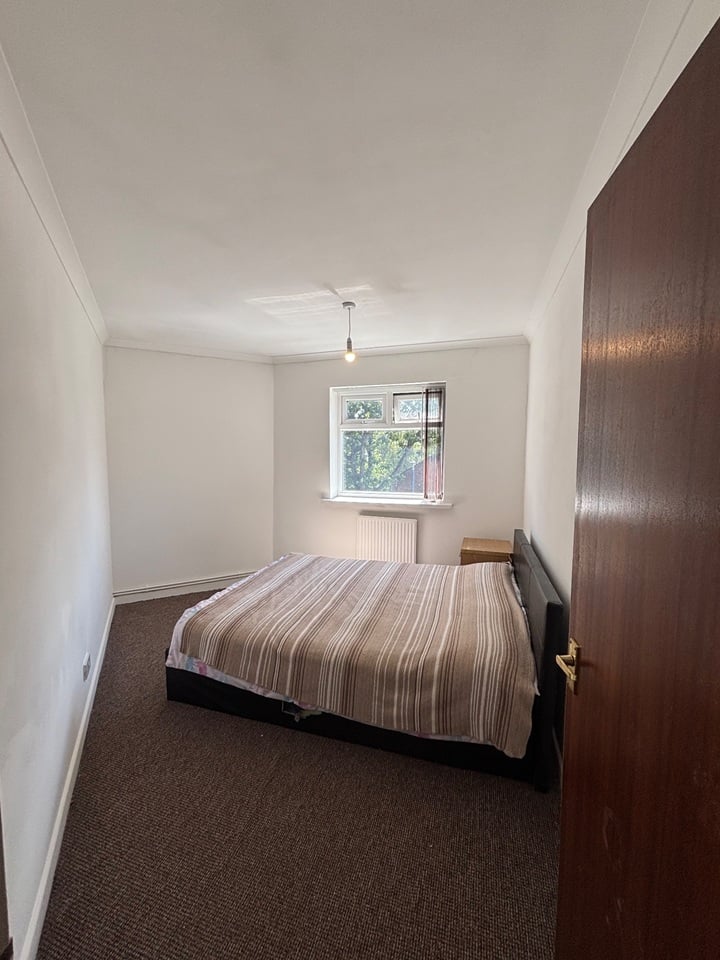 2 Bed Flat, Alexander Court, M5 photo 2
