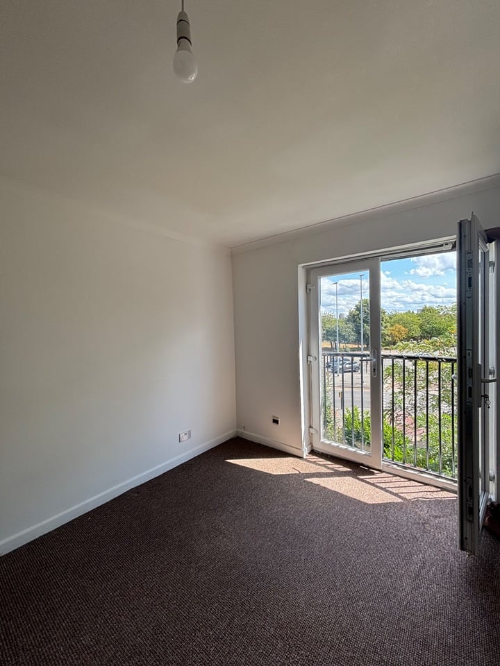 2 Bed Flat, Alexander Court, M5