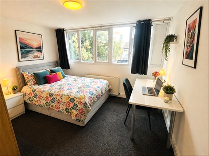 5 Bed Terraced House, Barchester Close, UB8