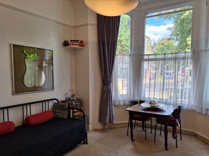 Studio Flat, Chiswick High Road, W4