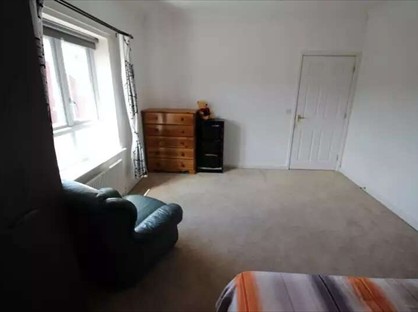 4 Bed Terraced House, Kingswood Croft, B7