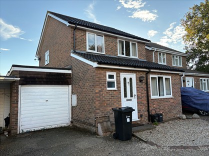 3 Bed Terraced House, Lowestoft Close, RG6