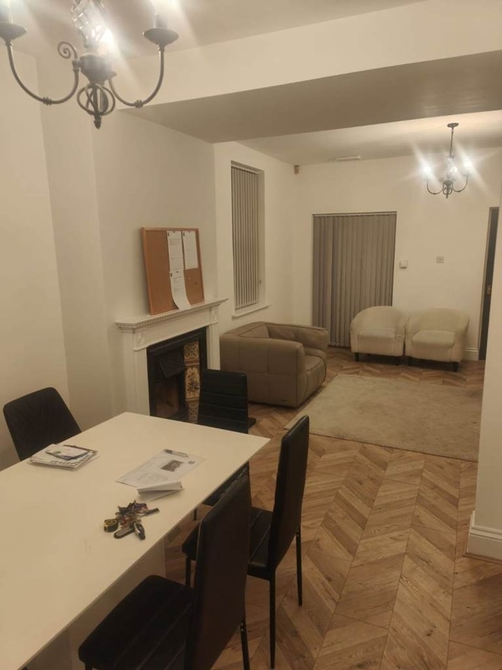 Room in a Shared House, The Grove, B16