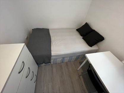 Room in a Shared House, New Road, UB8