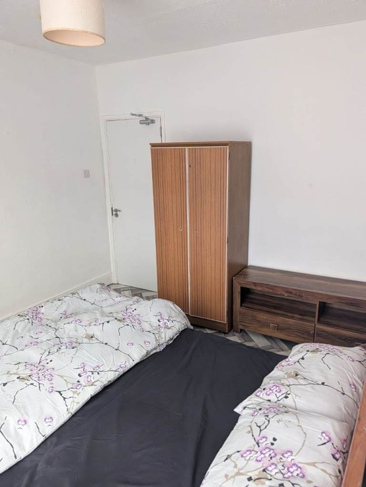 Room in a Shared House, Nigel Road, B8 photo 3