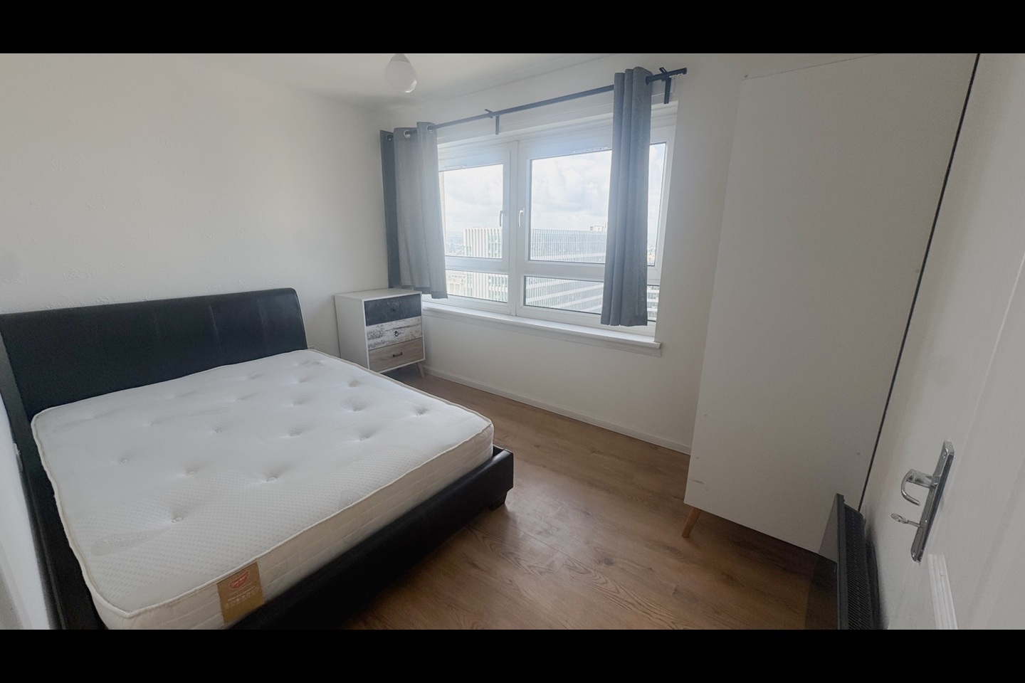 3 Bed Flat, Taylor Place, G4 photo 2