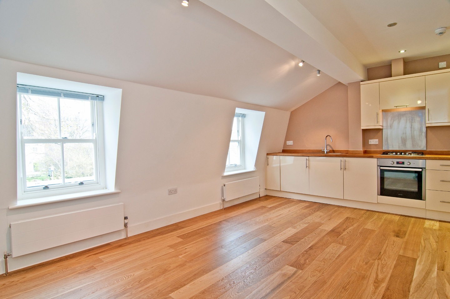 2 Bed Flat, Church Street, BN1 photo 2