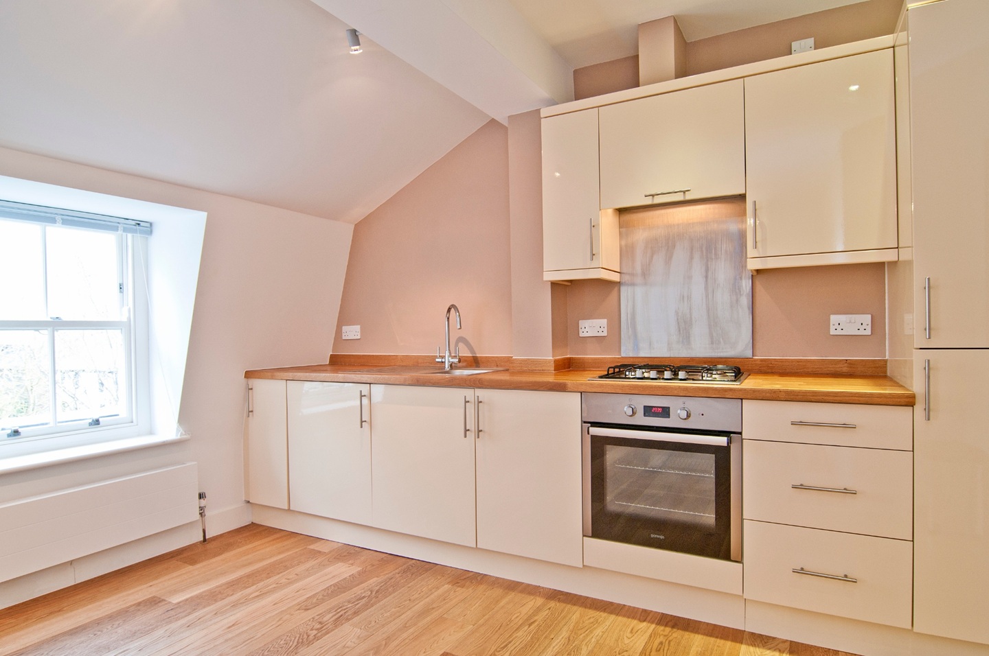2 Bed Flat, Church Street, BN1 photo 3
