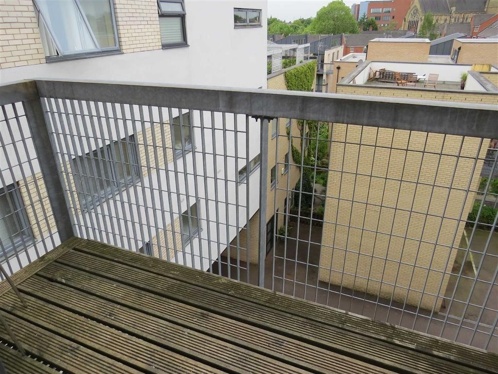 2 Bed Flat, Hulme High St, M15 photo 4