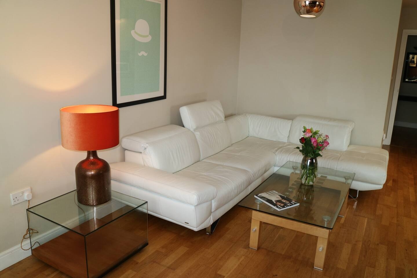 2 Bed Flat, Altolusso, CF10 photo 3