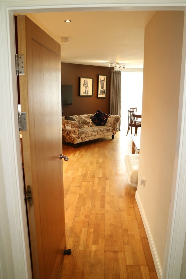 2 Bed Flat, Altolusso, CF10 photo 4