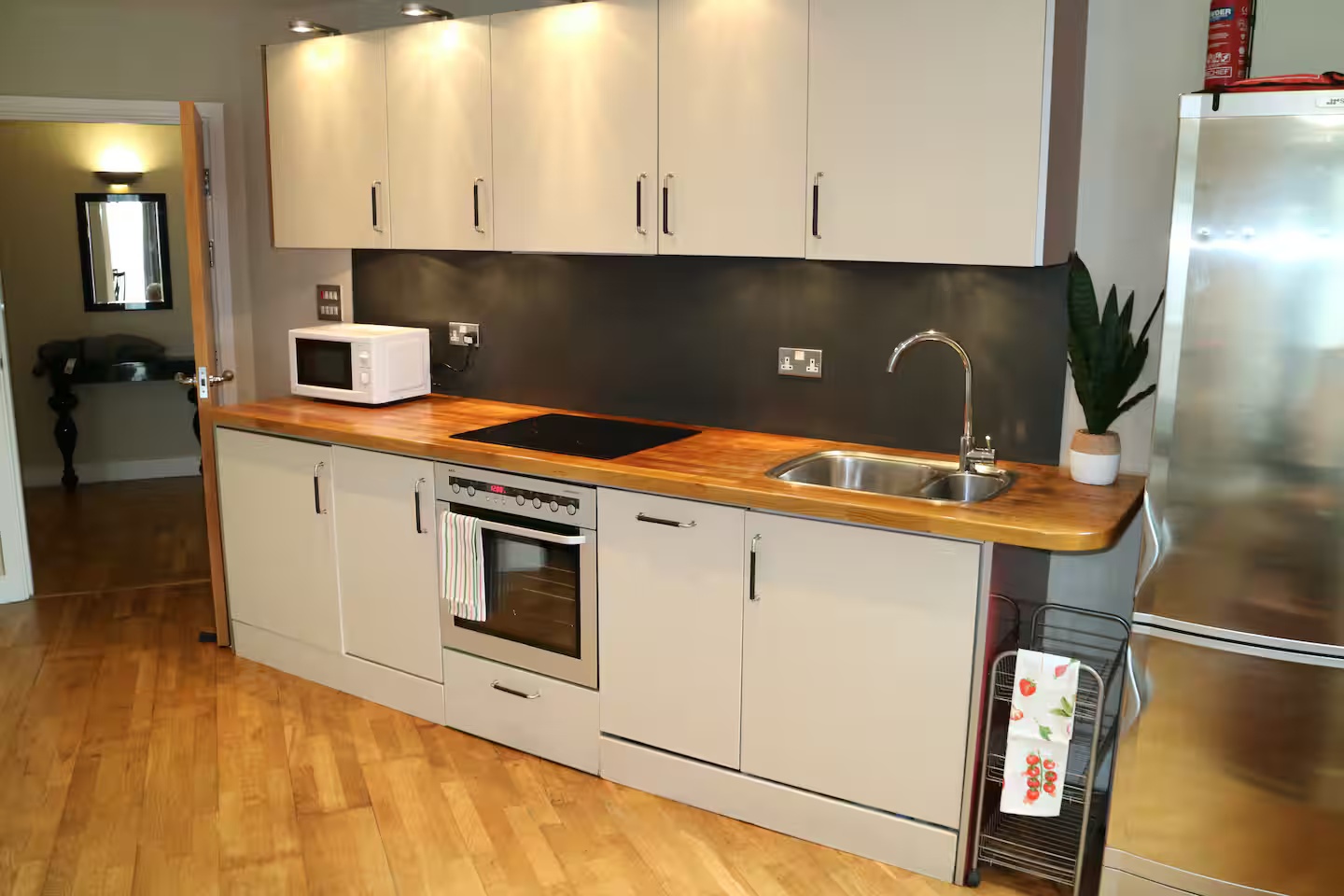2 Bed Flat, Altolusso, CF10 photo 5