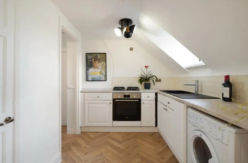 1 Bed Flat, Narbonne Avenue, SW4 photo 3