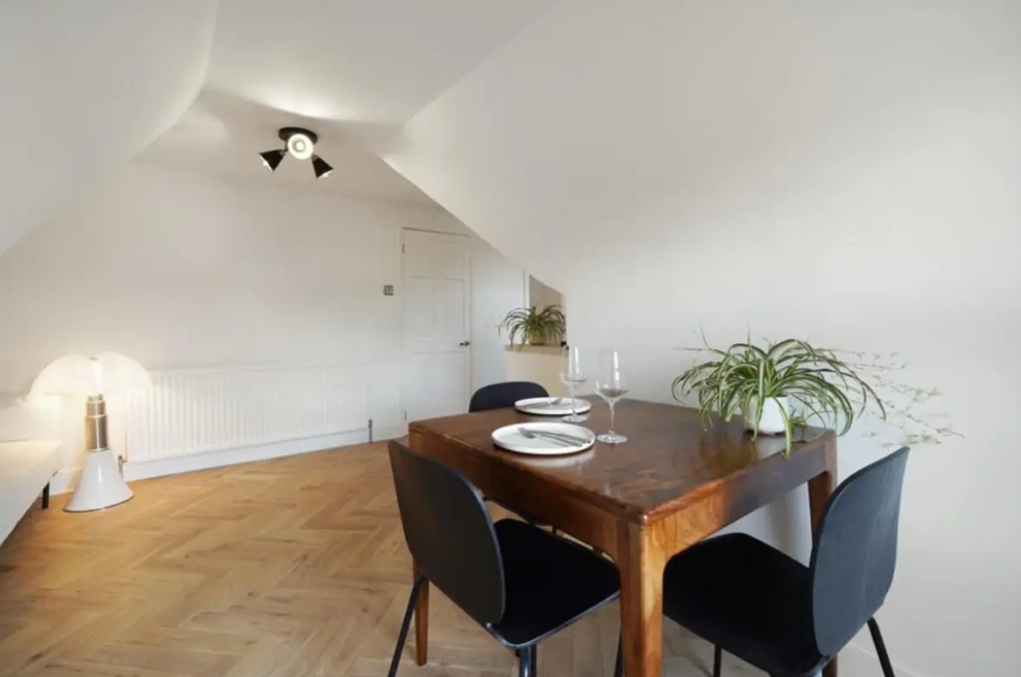 1 Bed Flat, Narbonne Avenue, SW4 photo 2
