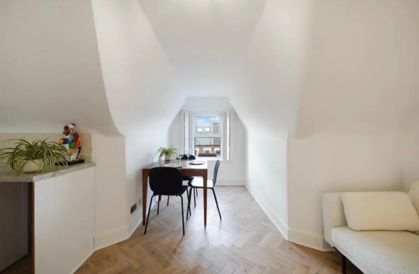 1 Bed Flat, Narbonne Avenue, SW4 photo 4
