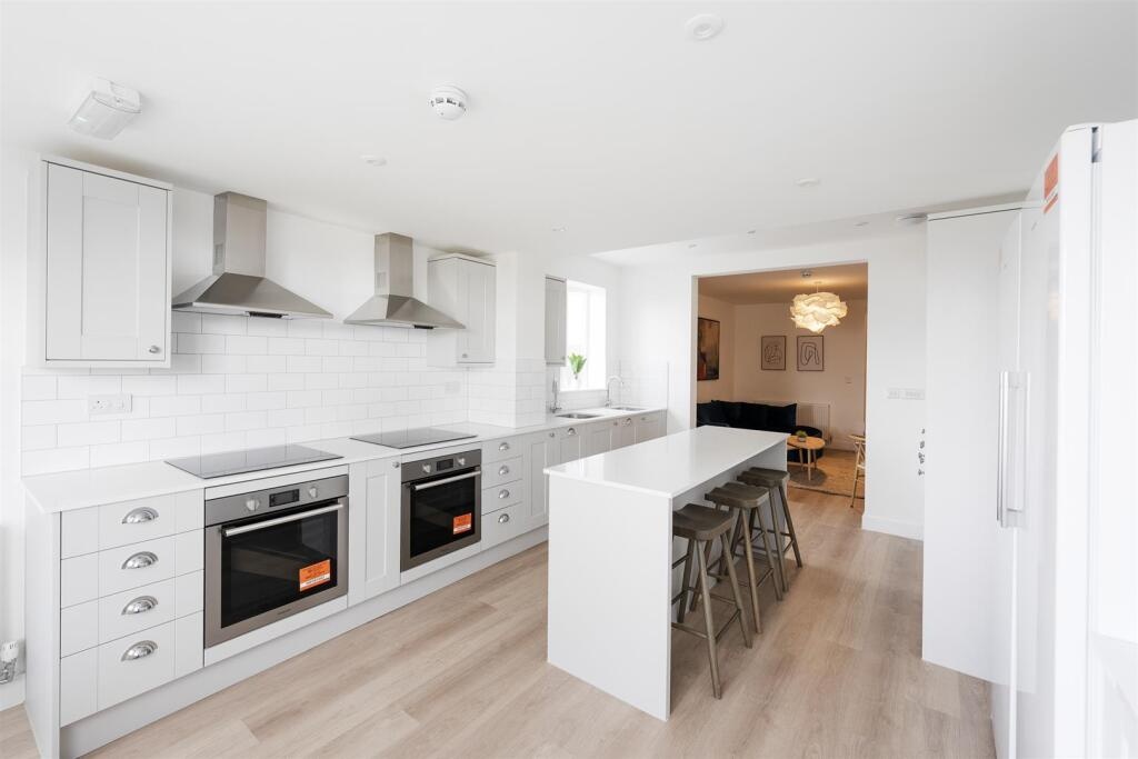 7 Bed Terraced House, Southmead Road, BS10