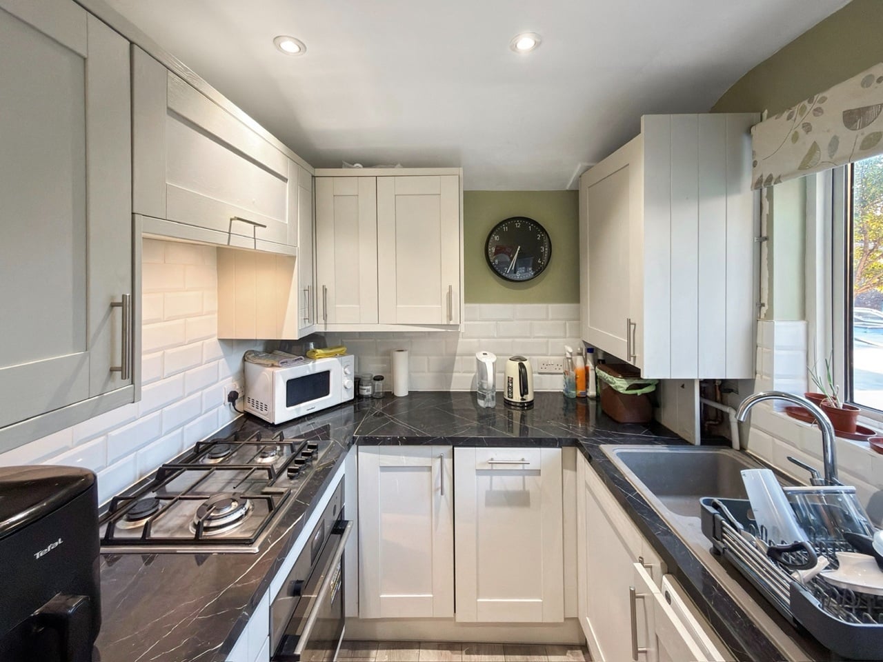1 Bed Flat, Lynton Road, SE1 photo 2