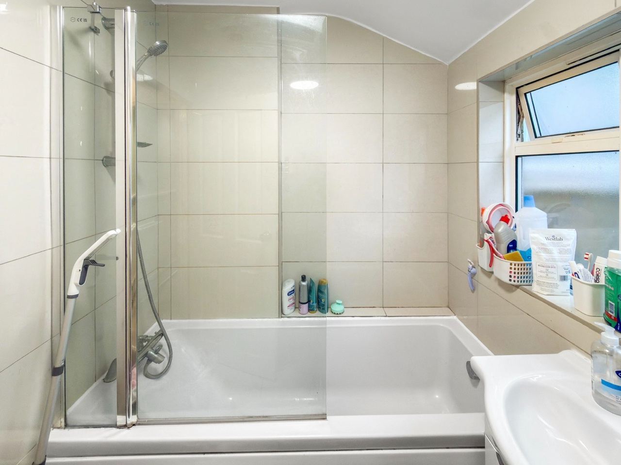 1 Bed Flat, Lynton Road, SE1 photo 5