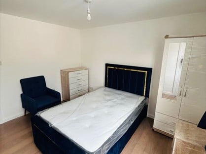 Room in a Shared House, Rowcroft Covert, B14