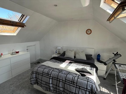 Room in a Shared House, Burlington Road, KT3