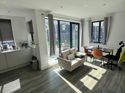 1 Bed Flat, Vicarage Court, WD18