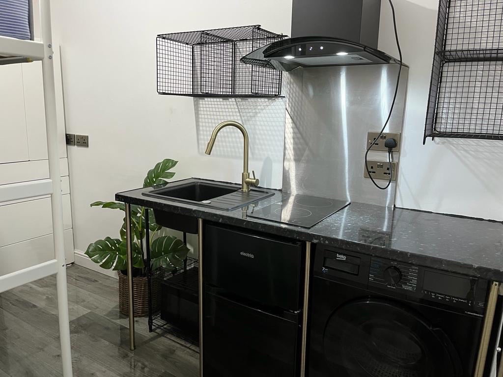 Studio Flat, Victoria Park, M14