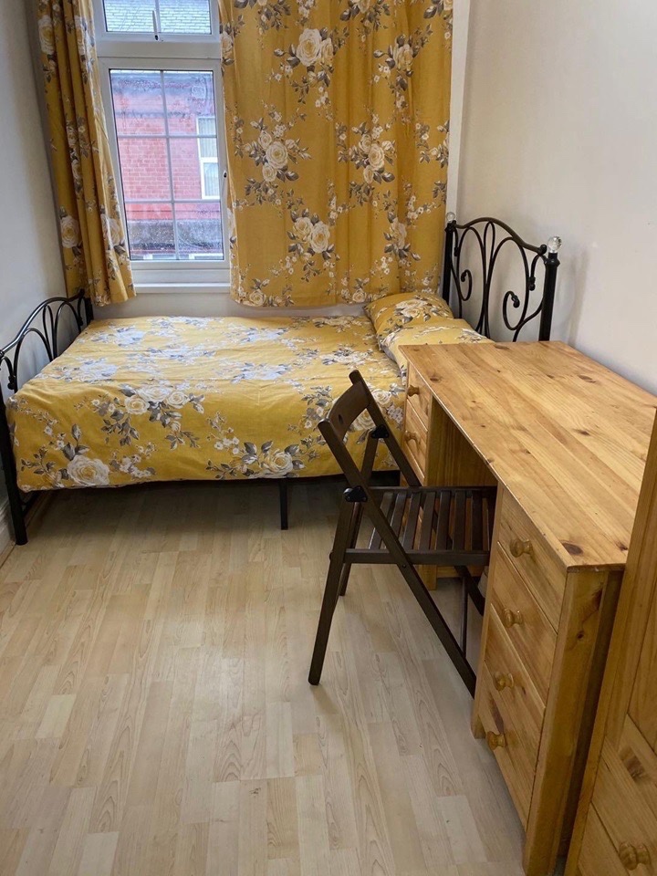 Room in a Shared House, Victoria Park, M14