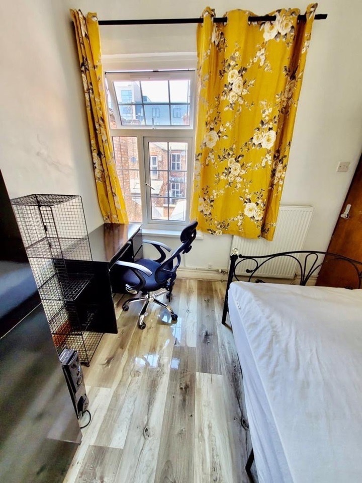 Room in a Shared House, Victoria Park, M14