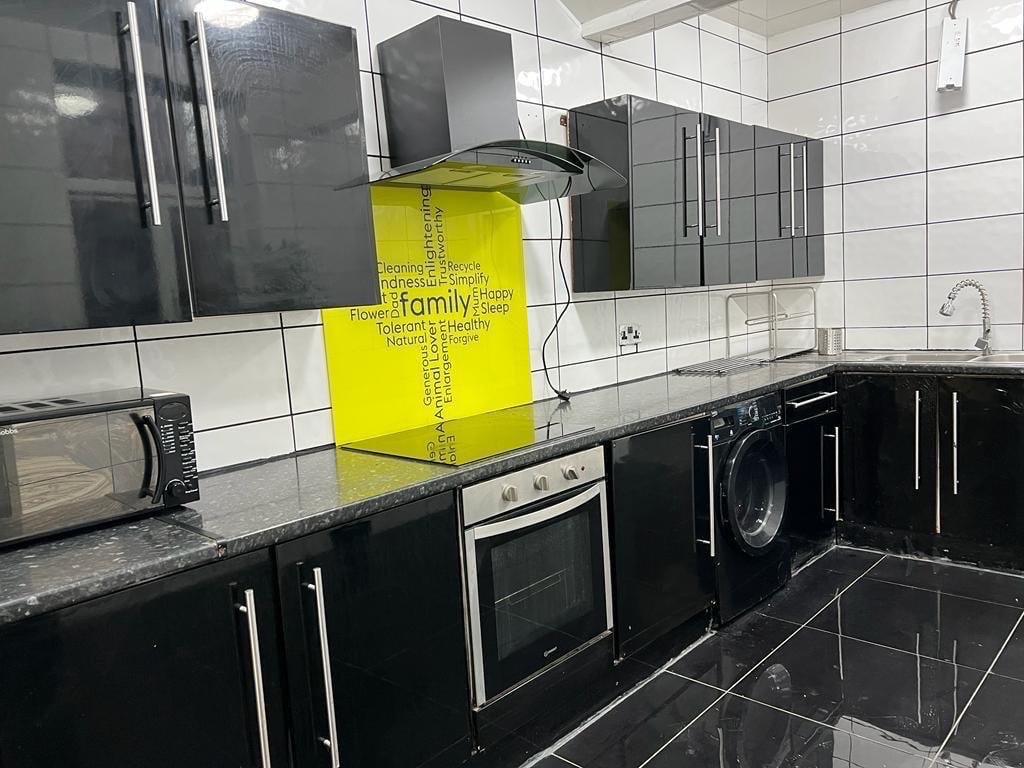 Room in a Shared House, Rusholme, M14 photo 3