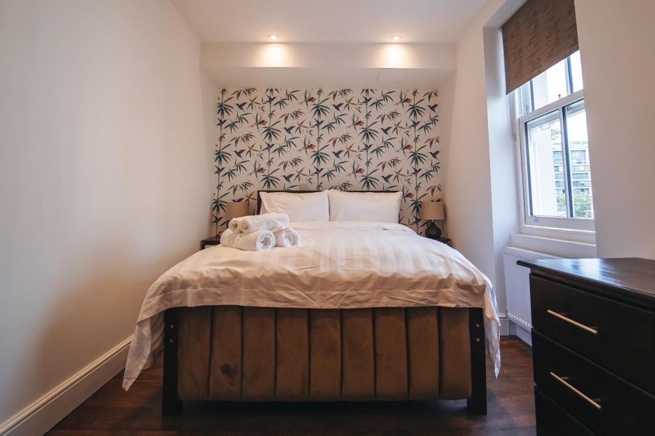 1 Bed Flat, Avonmore Road, W14 photo 2